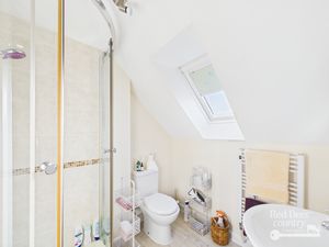 Ensuite- click for photo gallery